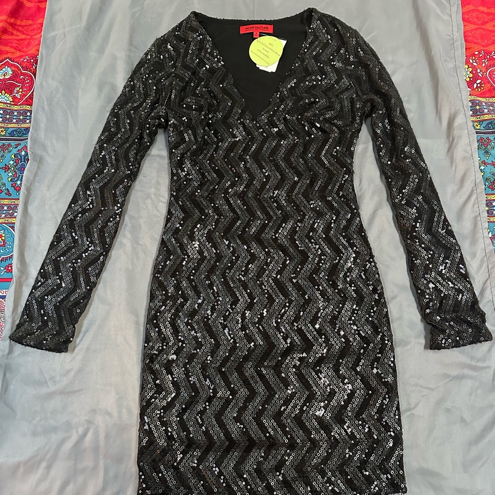 BNWT Windsor little black sequin dress Small